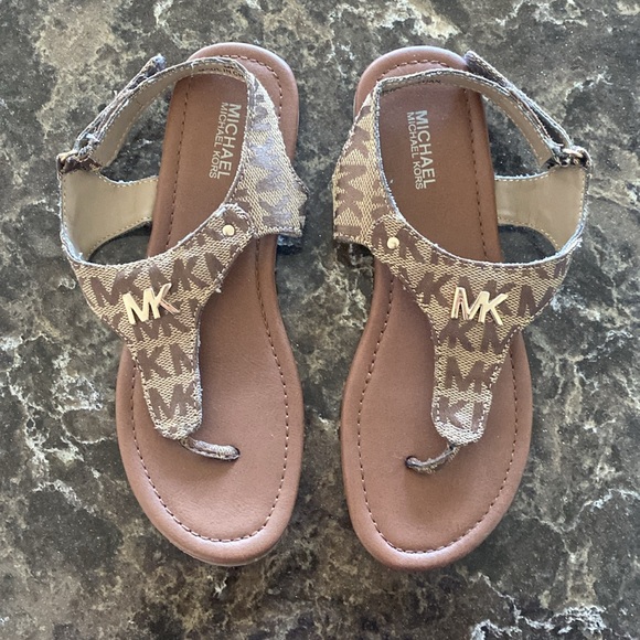 MK Flip Flop Sandals - Picture 2 of 3